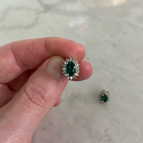 Diamond and Emerald studs - Picture 4 of 5